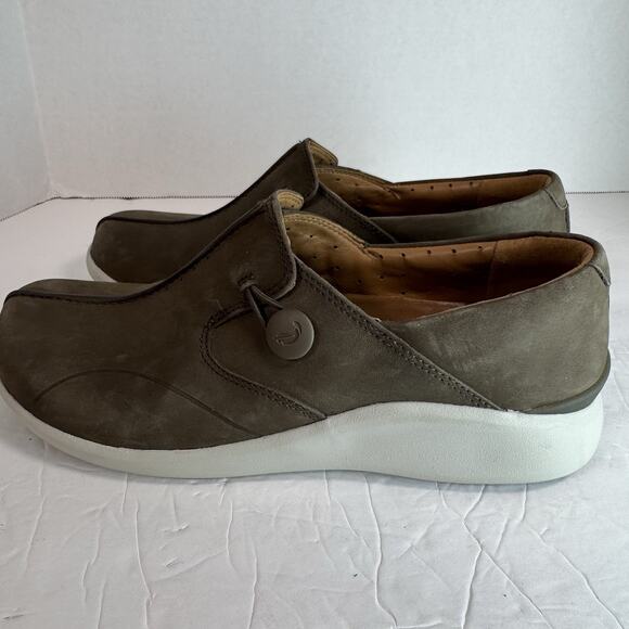 Clarks Un Loop 2 Walk Womens Loafer Taupe Nubuck US Size 8.5M - Picture 1 of 8